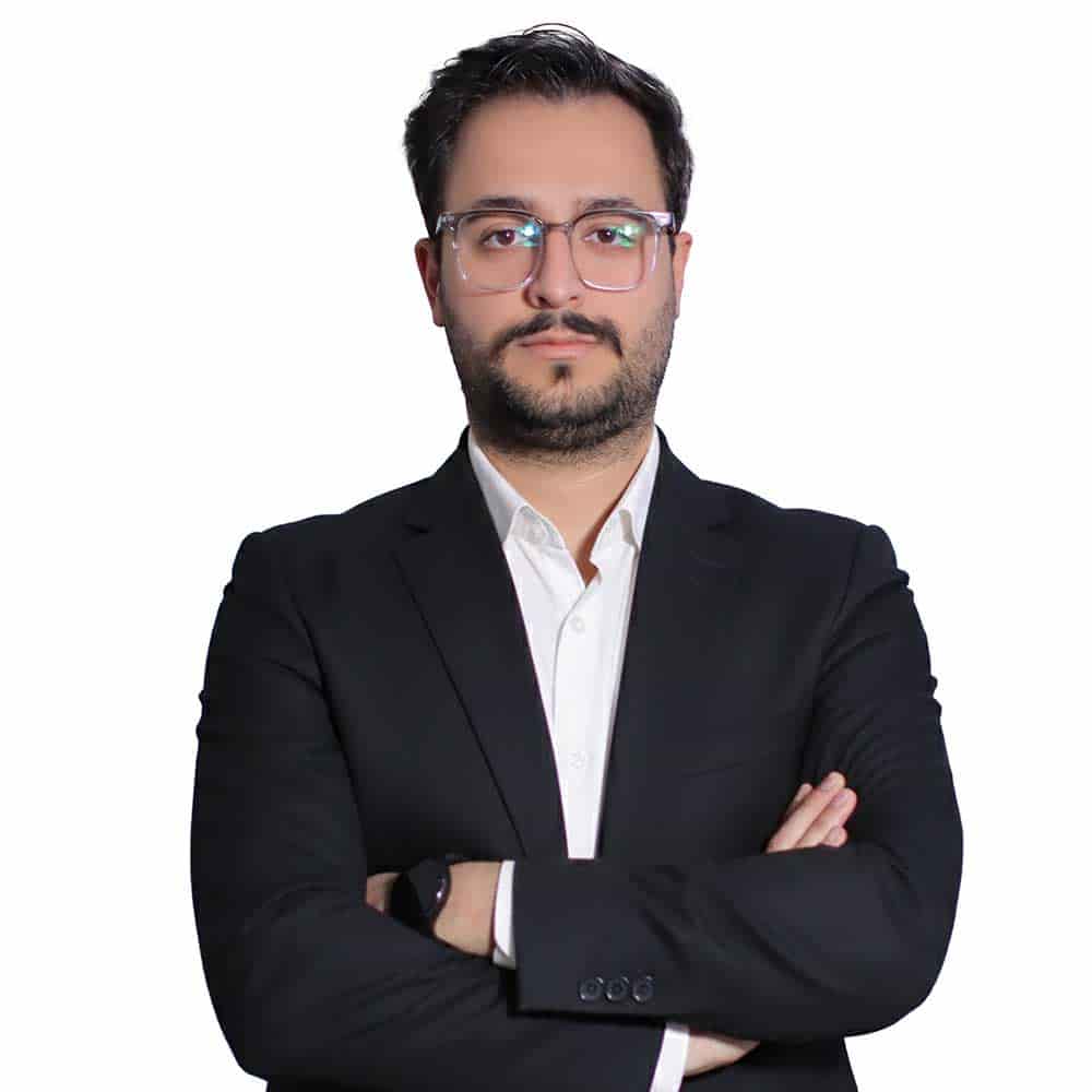 علی دانشور